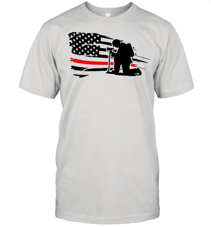 Distressed American Flag Firefighter Kneel shirt Classic Men's T-shirt