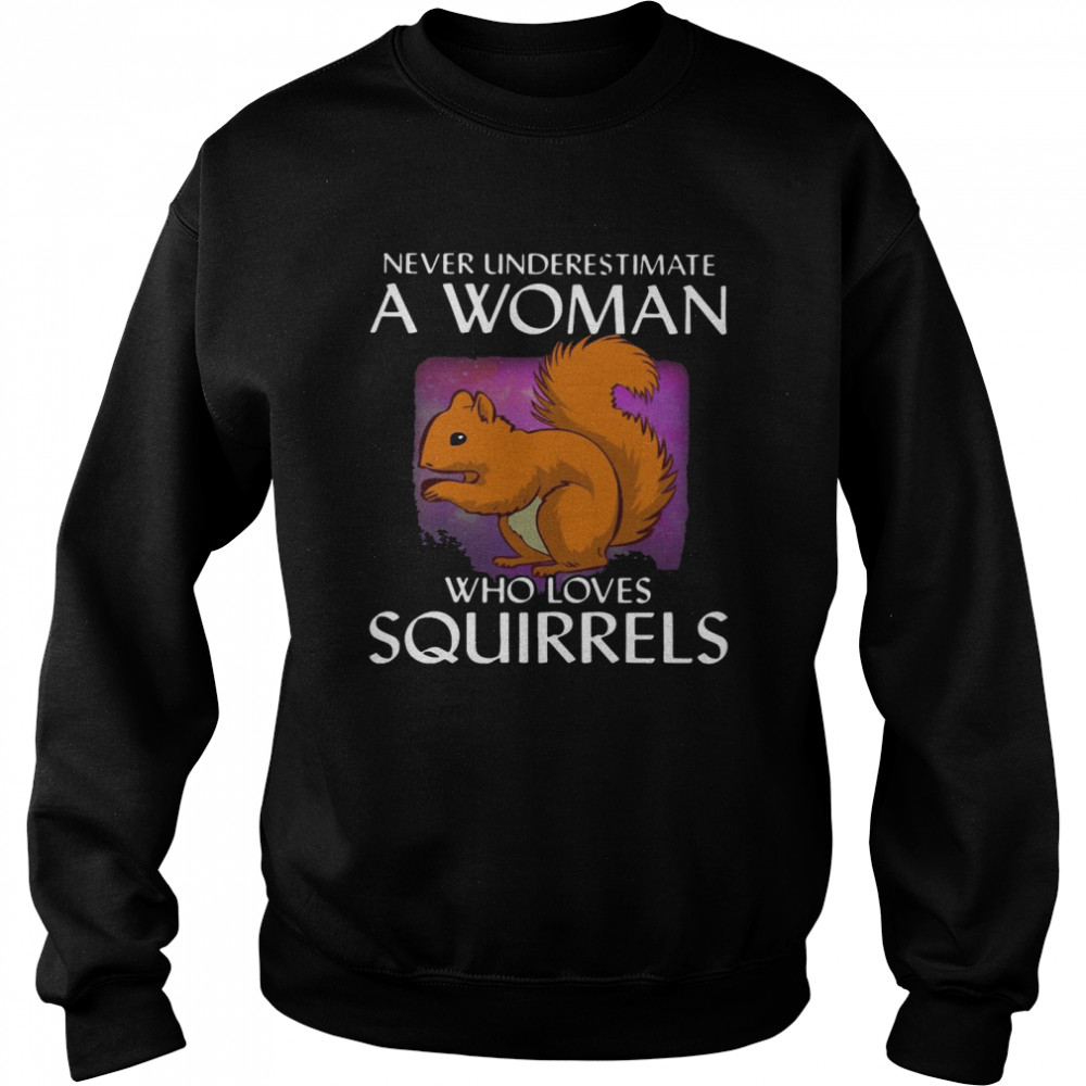 Never Underestimate A Woman Who Loves Squirrels T-shirt Unisex Sweatshirt