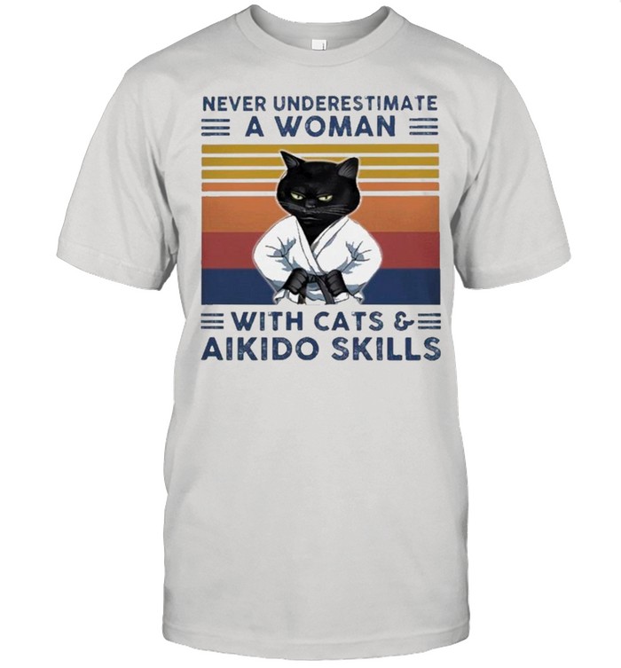 Black Cat Never Underestimate A Woman With Cats And Aikido Skills Vintage shirt Classic Men's T-shirt