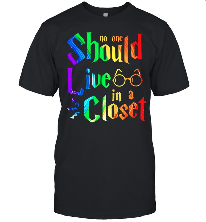 LGBT Harry Potter no one should live in a closet shirt Classic Men's T-shirt