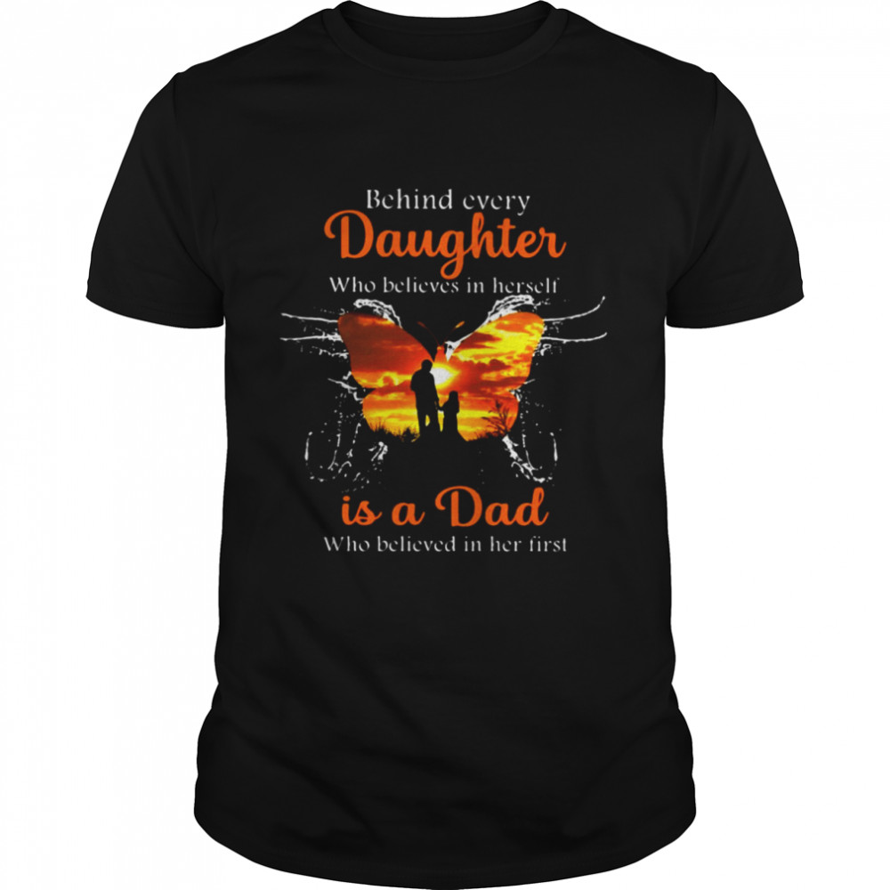 Behind Every Daughter Who Believes In Herself Is A Dad Who Believed In Her First Butterfly T-shirt Classic Men's T-shirt