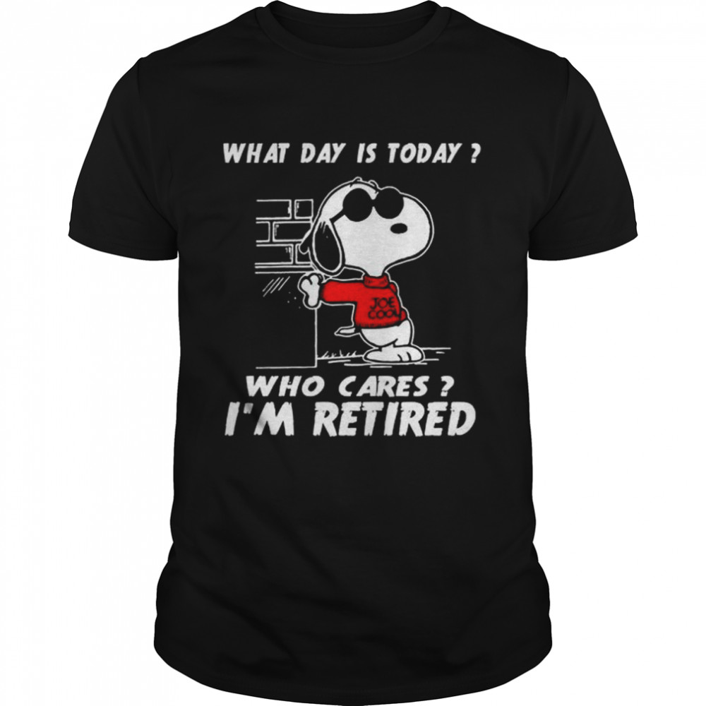 Snoopy what day is today who cares I’m retired shirt Classic Men's T-shirt