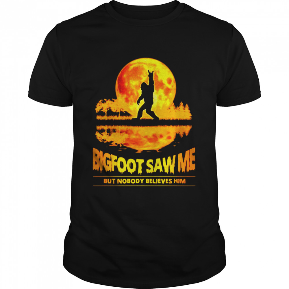 Bigfoot saw Me but nobody believes him sunset shirt Classic Men's T-shirt