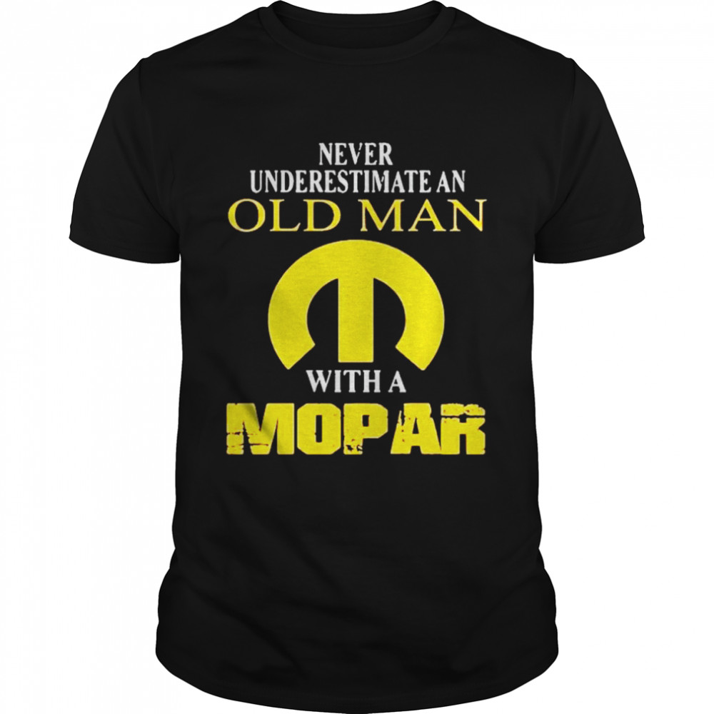 Never underestimate an old man with a mopar shirt Classic Men's T-shirt